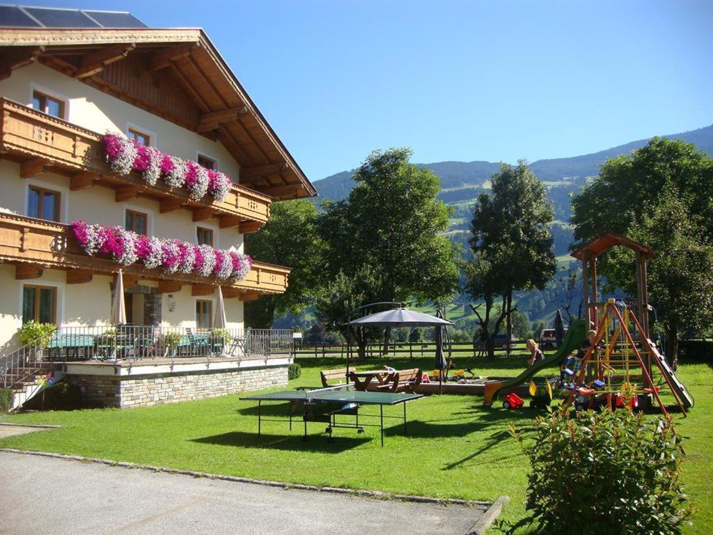 Farm stay Gaestehaus Schwoagerhof Fuegen