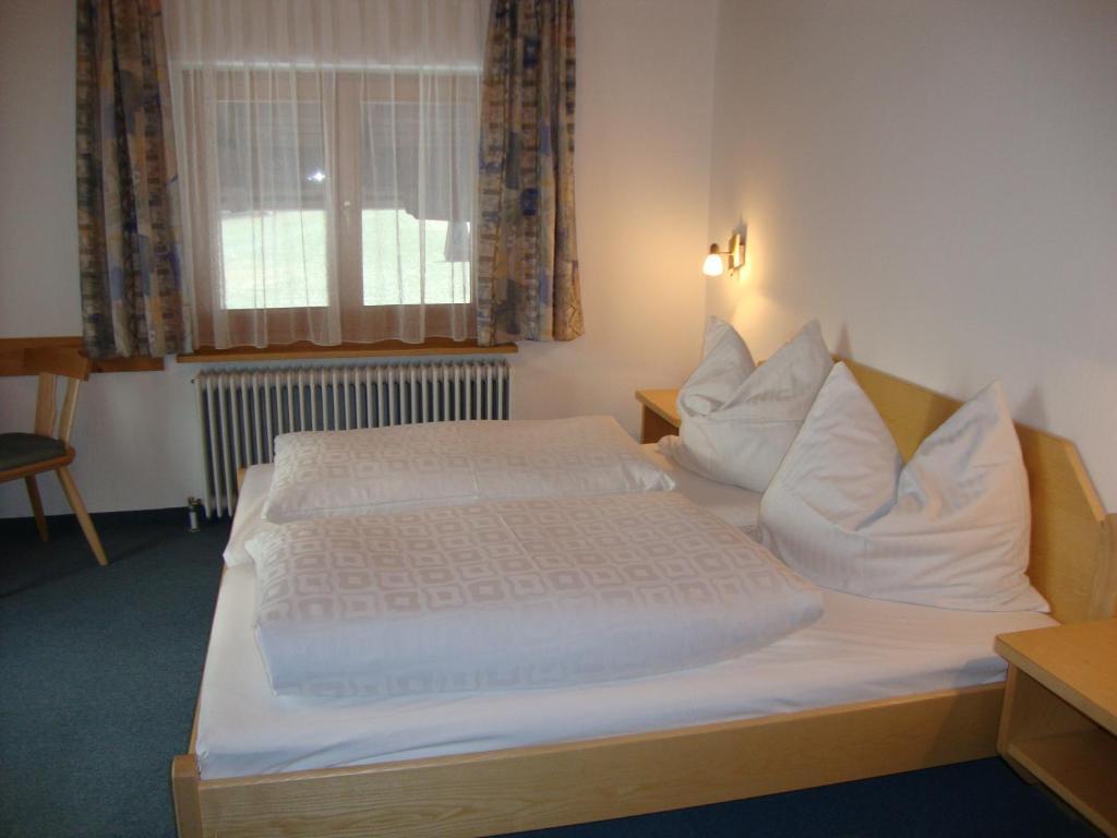 Gaestehaus Schwoagerhof Farm stay Fuegen